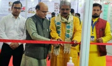 सार्थक एडुविजन में छाया महात्मा गांधी केन्द्रीय विवि कुलपति प्रो संजीव कुमार शर्मा ने किया केविवि के स्टॉल का उद्घाटन