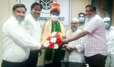 डीएम सुहास एलवाई को काँग्रेस के नेताओ ने किया सम्मानित