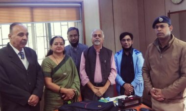 यातायात पुलिस उपायुक्त से मिल सौंपा समस्याओं से संबंधित पत्र