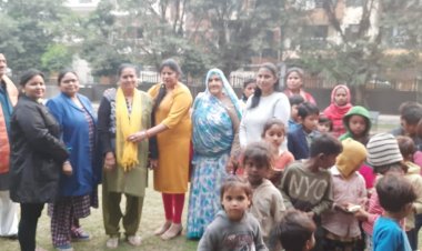 रिद्धि फाउंडेशन ने बांटी शिक्षण सामग्री