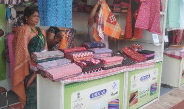 नोएडा हाट मेले में उड़ीसा की हस्तकला ने नोएडा वासियों का मन मोहा