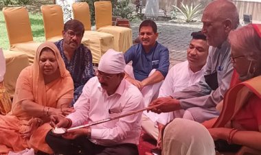 पुण्य आत्माओं की शांति के लिए किया हवन