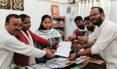 नाले की समस्या को लेकर समाजवादियों ने सौपा ज्ञापन