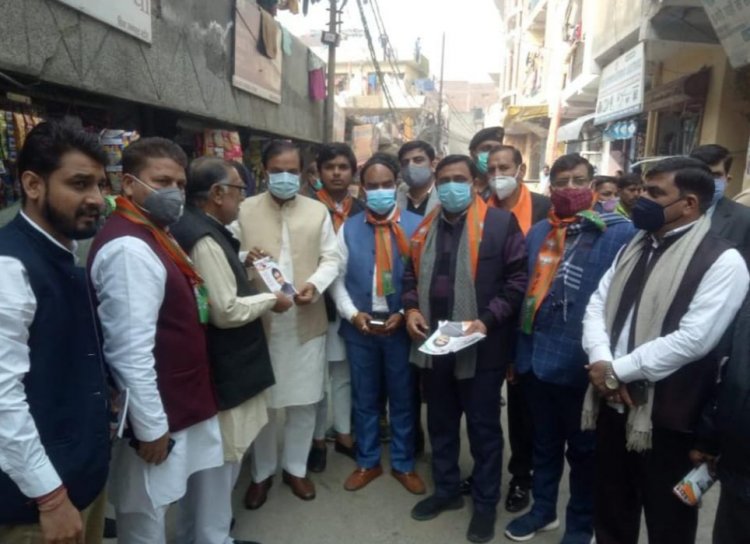 सांसद ने जनसंपर्क कर नोएडा वासियों से पंकज सिंह को विजयी बनाने का किया आवाहन