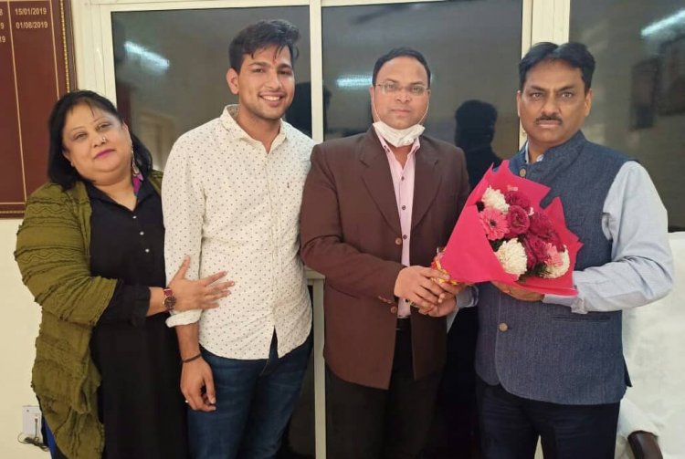 अतिरिक्त बिजली के बिल आने की समस्या को लेकर मिले  जीबीआईए के पदाधिकारी