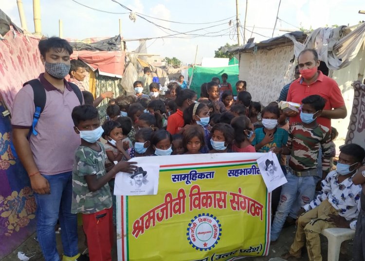 झुग्गी झोपड़ी में मनाया गया शहीदे-ए-आजम भगत सिह जयंती