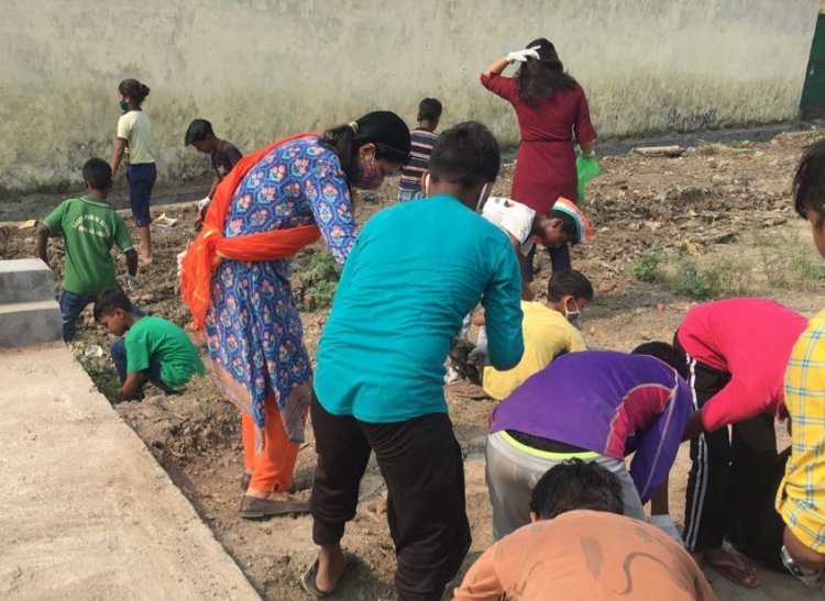 शहदरा गाँव में चला सफ़ाई अभियान