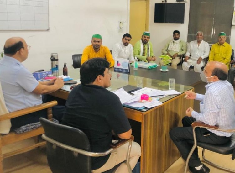 एडीएम प्रशासन दिवाकर सिंह से मिला किसान एकता संघ का प्रतिनिधिमंडल