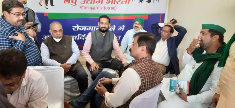 नोएडा रोजगार मेले में हुआ 340 युवाओं का पंजीकरण