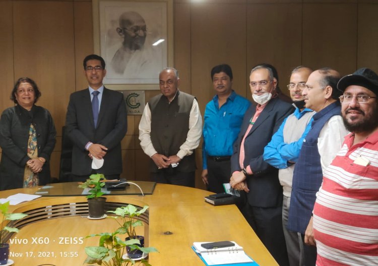 औद्योगिक मंत्री महाना को सौंपा ज्ञापन