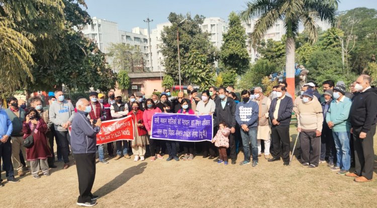 जल वायु विहार सेक्टर 21 व 25 निवासियों ने वोटिंग अधिकार न दिए जाने के विरोध में किया शांतिपूर्ण प्रदर्शन मार्च