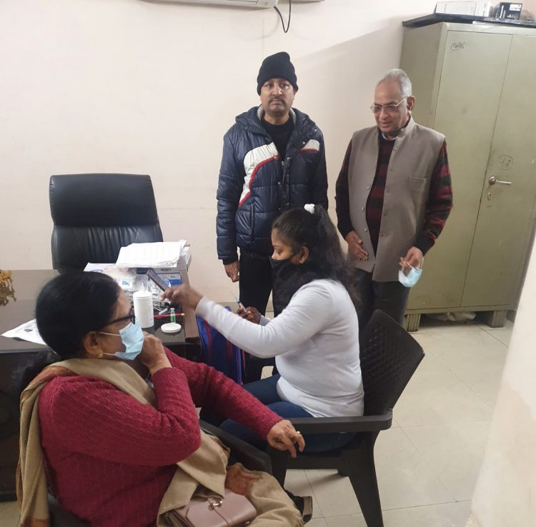 गुलमोहर में लगा वैक्सीनेशन कैम्प, सभी आयु वर्ग के लोगों ने ली सुरक्षा की खुराक