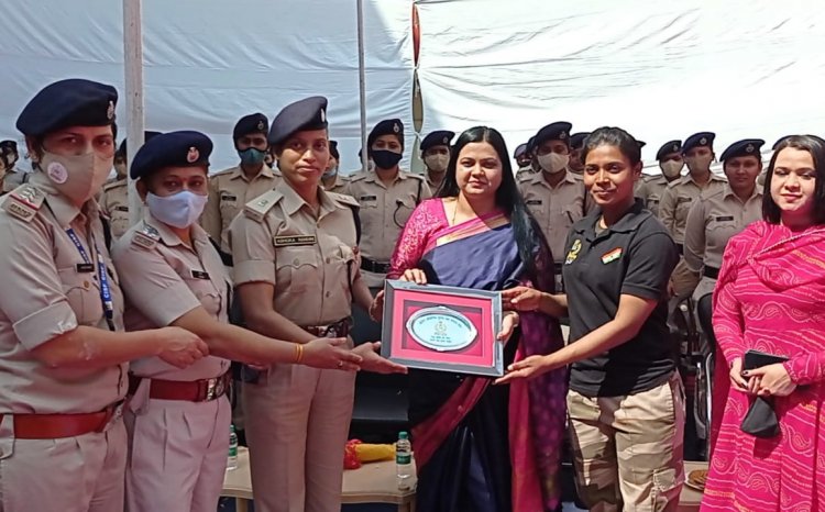 CISF महिला सैनिकों ने मिलकर मनाया अंतरराष्ट्रीय महिला दिवस