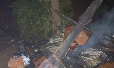 अराजक तत्वों ने गुमटी में लगा दी आग, हजारों का सामान जलकर हुआ खाक