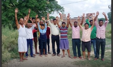 सङक पर गिट्टी डालकर ठेकेदार हुआ फरार,ग्रामीणो ने दिया चेतावनी