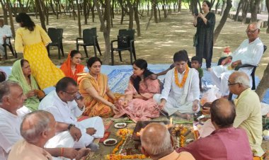 ग्रीन ग्रीन वेल्ट पर हवन व डेढ़ सौ फलदार वृक्षों का किया गया रोपण