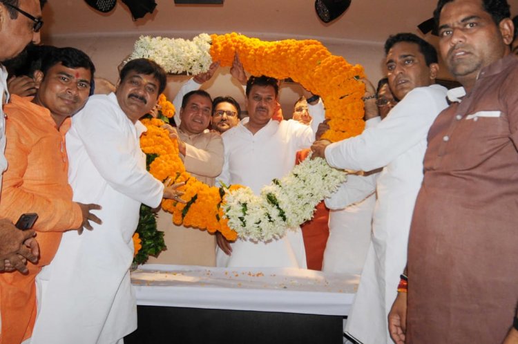 नोएडा वासियों ने किया सांसद सुरेंद्र सिंह  नागर का अभिनंदन