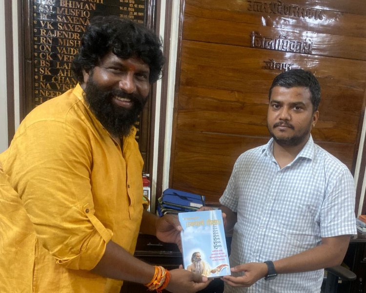 पप्पू यादव ने की जौनपुर के डीएम से मुलाकात - अपने जनपद के विकास के मुद्दे पर की बात