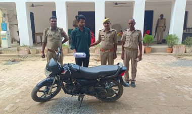 चोरी की मोटरसाइकिल और अवैध तमंचा के साथ एक गिरफ्तार