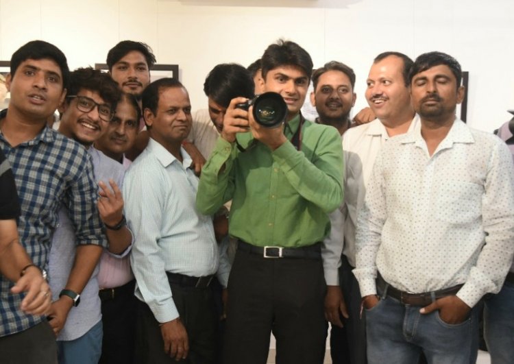 वर्ल्ड फोटोग्राफी डे पर आईआईपी अकादमी में भव्य फोटो प्रदर्शनी का शुभारंभ