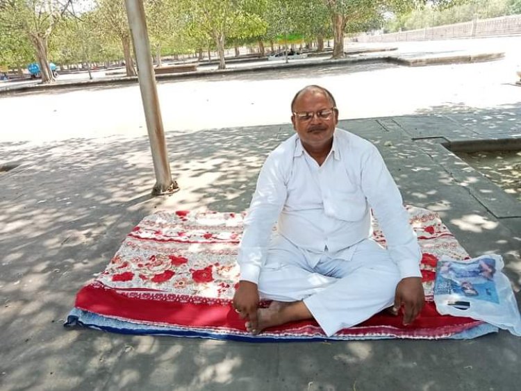 देवा गांव के भ्रष्टाचार को लेकर बोधा ने लखनऊ में दिया धरना