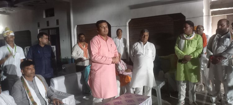 बेसिक शिक्षा राज्यमंत्री ने लगाया जन चौपाल,  सुनी जन समस्याएं