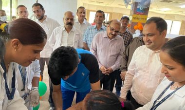 पल्स पोलियो अभियान शुरू, जिलाधिकारी ने बच्चे को ड्रॉप पिलाकर किया शुभारंभ