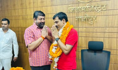 आई डी मेमोरियल ग्रुप ऑफ कॉलेज के चेयरमैन और युवा भाजपा नेता ने दी जिला अधिकारी को भावभीनी विदाई