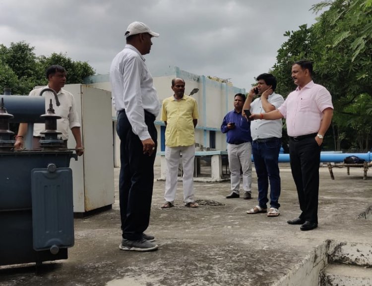नोवरा की  शिकायत  पर  अपनी टिम के साथ डीजीएम जल पहुंचे रोहिल्लापुर गांव