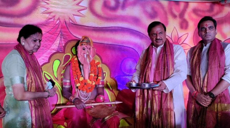 डॉ महेश शर्मा ने गणेश पूजन कर कराया रामलीला का शुभारंभ