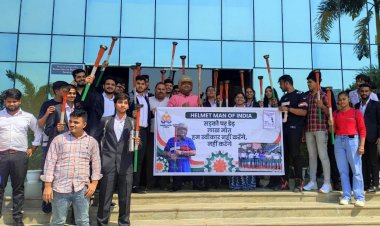 हेलमेट मैन ऑफ इंडिया ने शारदा विश्विद्यालय में किया विद्यार्थियों को जागरूक