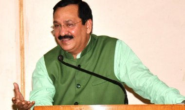 स्वस्थ भारत के निर्माण में स्वास्थ्यकर्मियों का अहम योगदान: प्रो. द्विवेदी