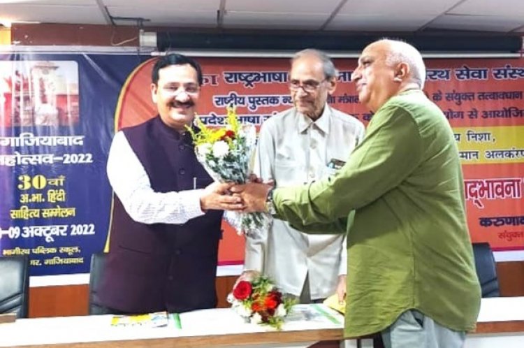प्रेम से ही देश है और साहित्य प्रेम का पर्याय हैः प्रो. द्विवेदी