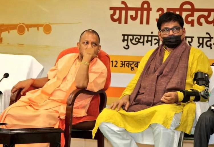  योगी ने जेवर के एयरपोर्ट के द्वितीय चरण के प्रभावित किसानों को लखनऊ में दिया दीपावली का नायाब तोहफा
