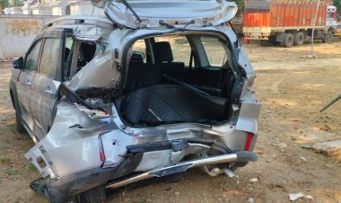 अज्ञात वाहन की टक्कर से कार सवार पति पत्नी सहित तीन की दर्दनाक मौत