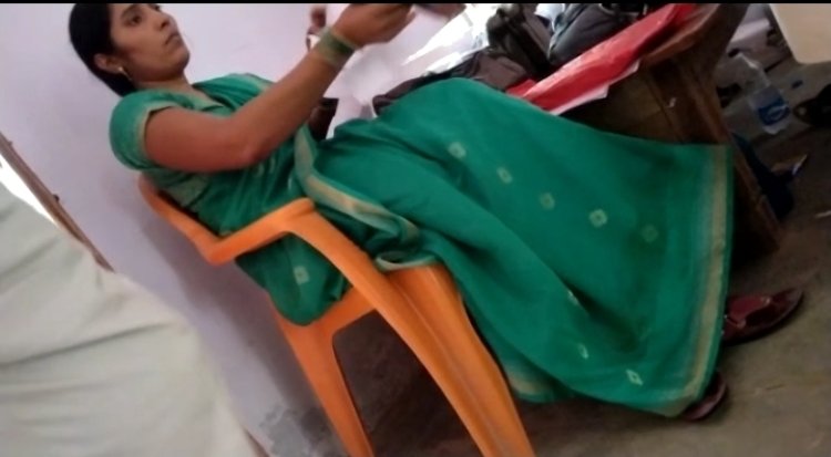 योगीराज में भी भ्रष्टाचार में लिप्त है यह महिला लेखपाल