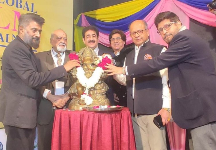 प्यार शांति और एकता से जीना सिखाती है फिल्में - विवेक अग्निहोत्री