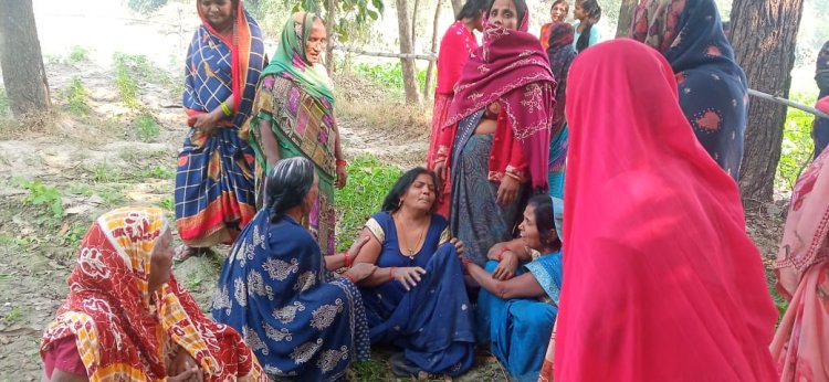 युवक का आम के पेड़ से लटकता मिला शव ,अपहरण के बाद हत्या की आशंका