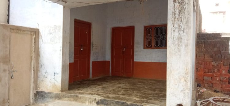 प्राथमिक स्वास्थ्य केंद्र लहुरापुर मे लापरवाह कर्मचारियों पर गिरी गाज