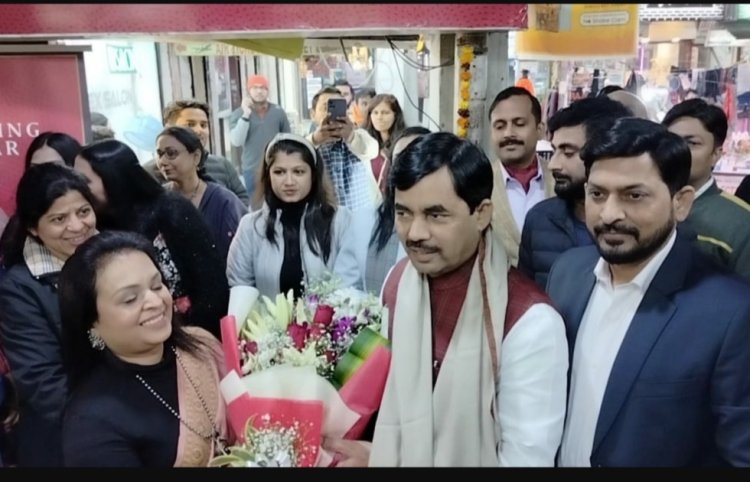 शाहनवाज हुसैन ने किया द बिहारी किचन का उद्घाटन