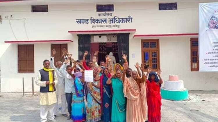 पीएम आवास में हुआ खेल पात्रों ने जताया विरोध