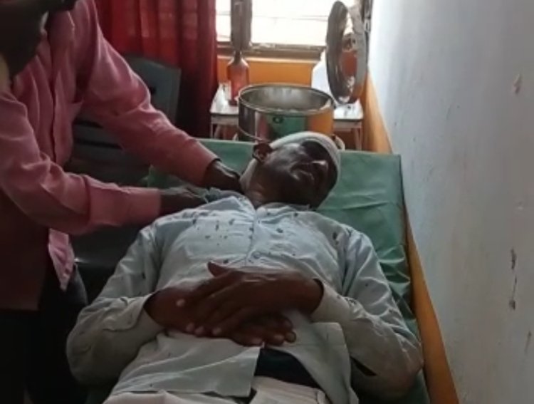 नाली निर्माण से खुन्नस खाये युवकों ने प्रधान और भतीजे को मारपीट कर किया लहूलुहान