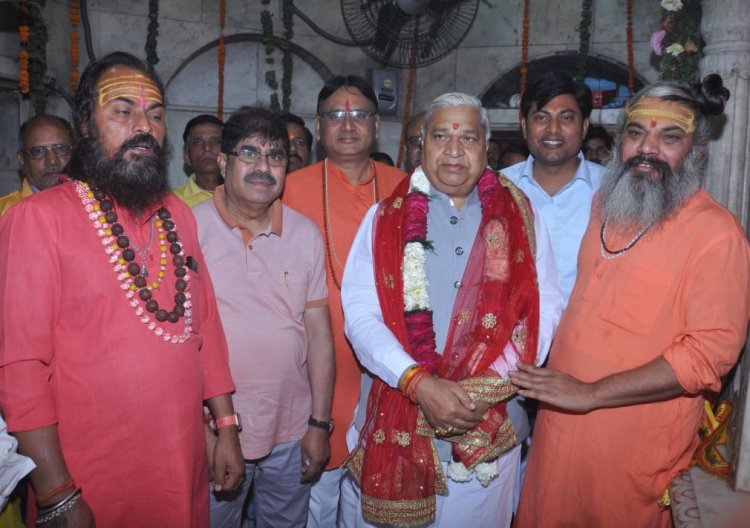 बी के शर्मा हनुमान ने सिद्ध पीठ देवी मंदिर में चैत्र नवरात्रि के चौथे दिन की मां कुष्मांडा की पूजा अर्चना