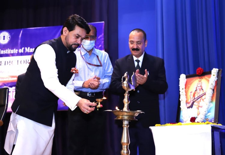दुनिया का सबसे खतरनाक वायरस है 'फेक न्यूज' : अनुराग ठाकुर