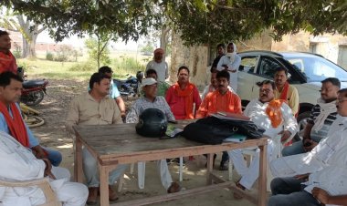 बिजली की कटौती से परेशान भाजपा नेता व ग्रामीणों ने सौंपा ज्ञापन