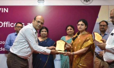 नियमित टीकाकरण वैक्सीन के बेहतर मैनेजमेंट को लेकर सम्मानित हुए डॉ एस के मिश्रा एवं प्रवीण उपाध्याय