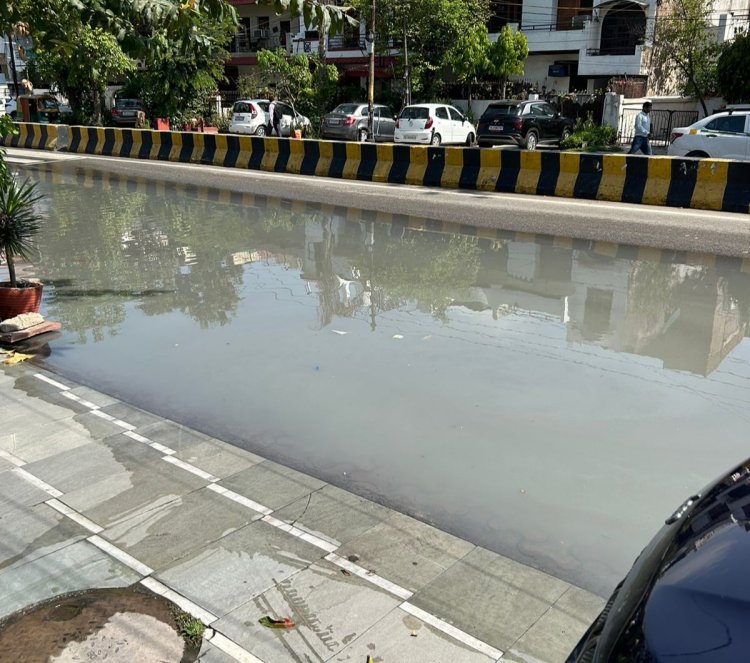 सीवर लाईन ओवरफ्लो होने से सेक्टर 27 के ई , एफ ब्लॉक बने नर्क