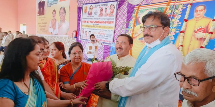 अंबेडकर ने समाज के दबे कुचले लोगों की उन्नति का जो ख्वाब देखा था मोदी-योगी साकार कर रहे हैं - धीरेंद्र सिंह