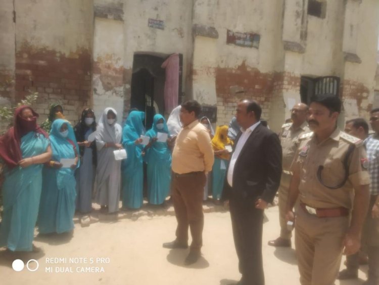 सचिव ने किया जिला जेल का निरीक्षण, जाना बंदियों की समस्याएं