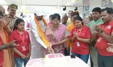 वन इंडिया फैमली मार्ट का जनपद में हुए एक साल पूरे